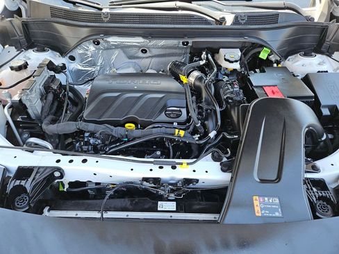 Used 2025 Chevrolet Trax LT w/ LT Convenience Package FWD image 28