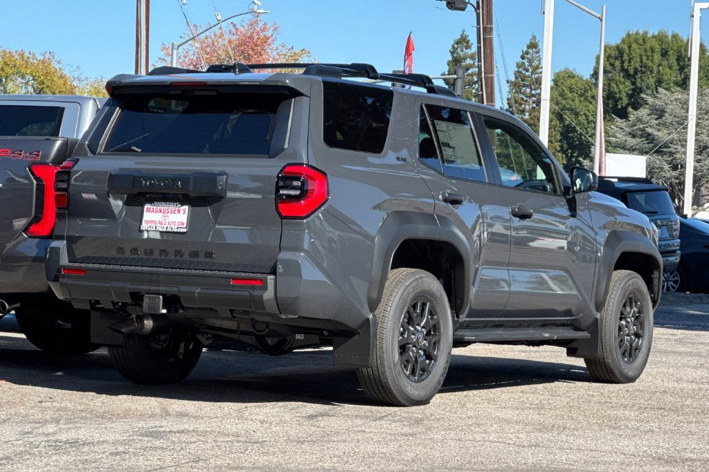 New 2026 Toyota 4Runner SR5 AWD/4WD image 5