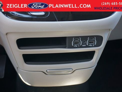 Used 2024 Chrysler Pacifica Touring-L FWD image 24