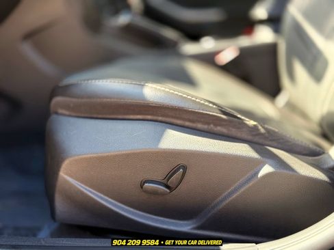 Used 2014 Ford Focus Titanium FWD image 11
