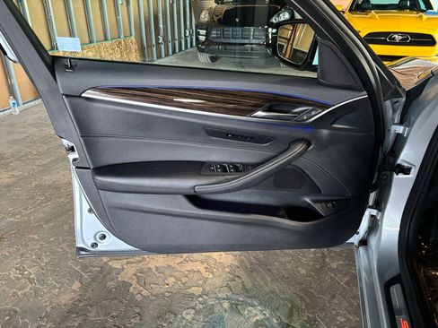 Used 2019 BMW 530i xDrive w/ Convenience Package AWD/4WD image 9