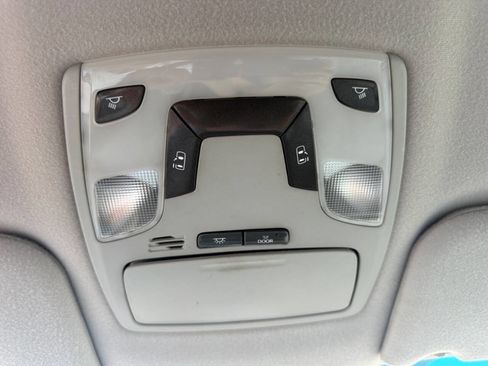 Used 2011 Toyota Sienna LE image 19