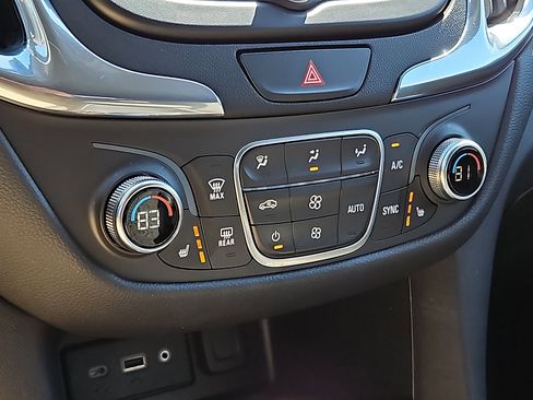 Used 2019 Chevrolet Equinox LT image 15