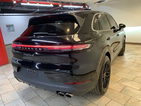 Used 2024 Porsche Cayenne S w/ Premium Package AWD/4WD image 9
