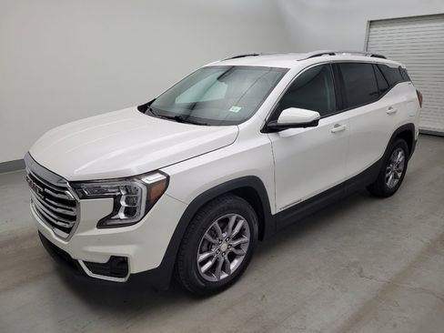 Used 2023 GMC Terrain SLT w/ Tech Package FWD image 2