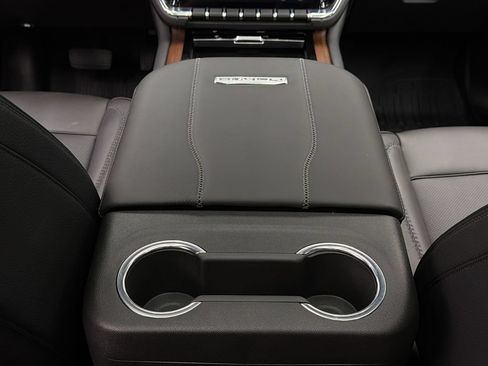Used 2026 GMC Yukon XL Denali w/ Sun & Power Step Package AWD/4WD image 35