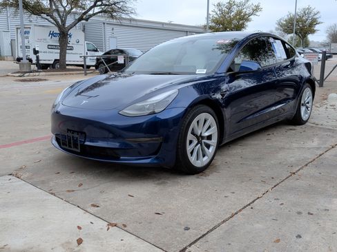 Used 2023 Tesla Model 3 Standard Range image 5