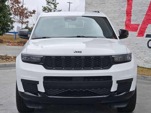 Used 2024 Jeep Grand Cherokee L Laredo image 2