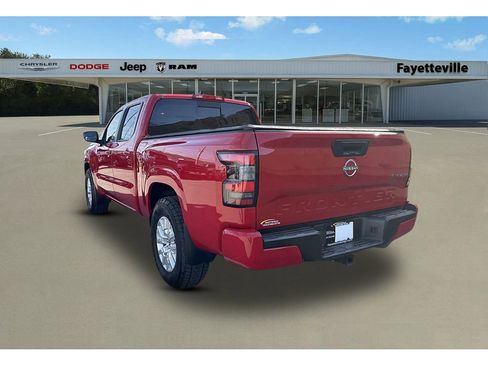 Used 2023 Nissan Frontier SV image 5