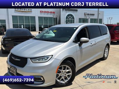 Used 2023 Chrysler Pacifica Touring-L