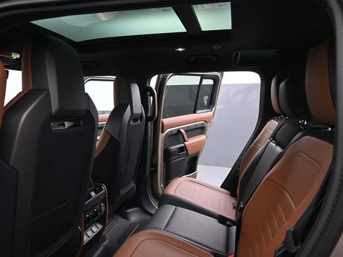 New 2026 Land Rover Defender 110 OCTA AWD/4WD image 19