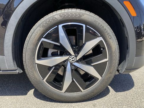 Used 2023 Volkswagen ID.4 Pro S AWD/4WD image 11