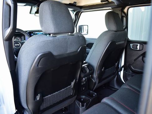 Used 2025 Jeep Wrangler Rubicon image 26