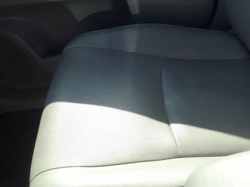 Used 2013 Toyota Highlander Limited AWD/4WD image 18