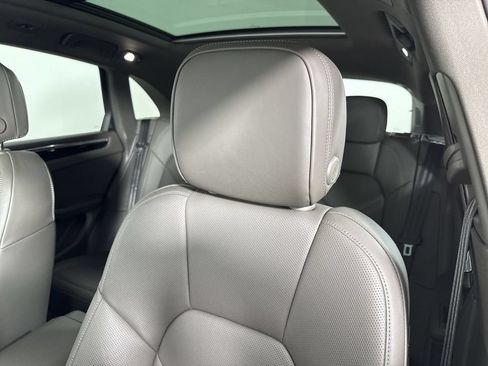 Certified 2025 Porsche Macan AWD/4WD image 41