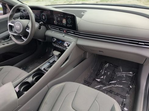 Used 2025 Hyundai Elantra SEL FWD image 32