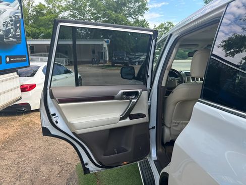 Used 2012 Lexus GX 460 w/ Comfort Plus Pkg AWD/4WD image 19