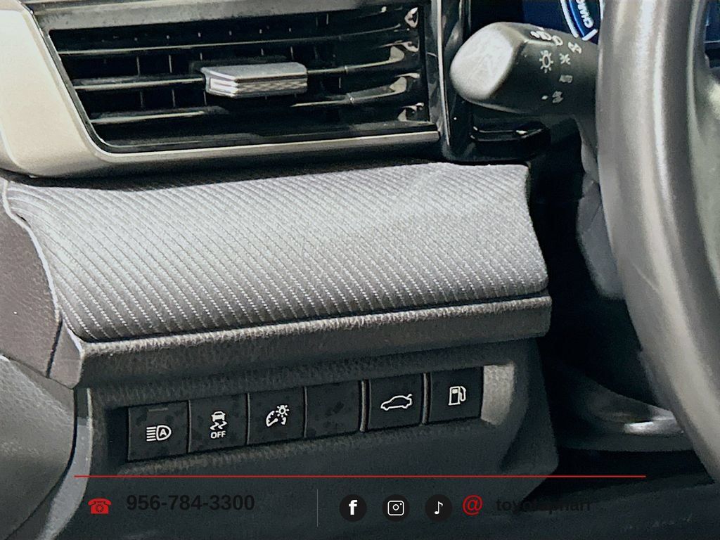Used 2025 Toyota Camry SE w/ Convenience Package FWD image 9