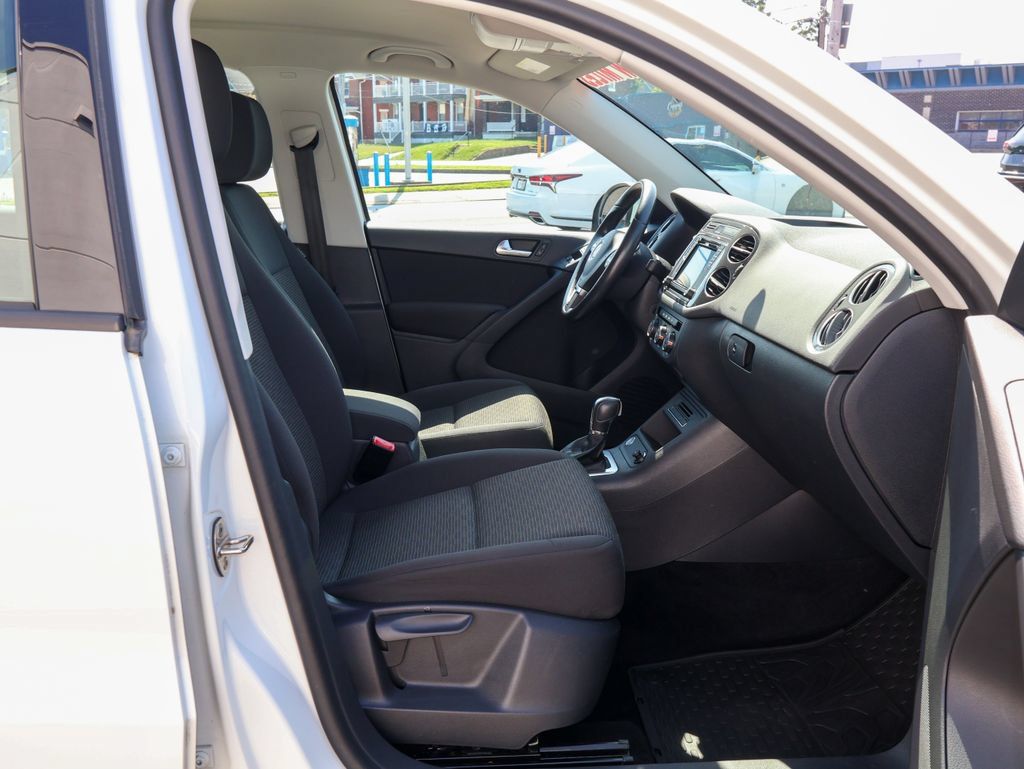 Used 2017 Volkswagen Tiguan Limited w/ Premium Package AWD/4WD image 26