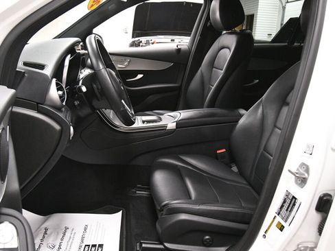Used 2021 Mercedes-Benz GLC 300 4MATIC image 10