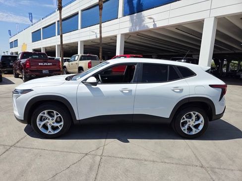 Certified 2024 Chevrolet Trax LS w/ LS Convenience Package FWD image 3