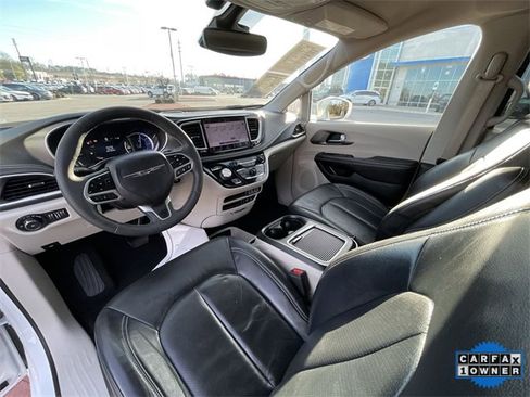 Used 2022 Chrysler Pacifica Touring-L image 23