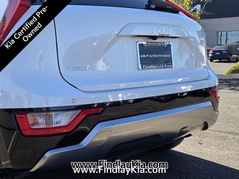 Certified 2025 Kia Niro SX image 8