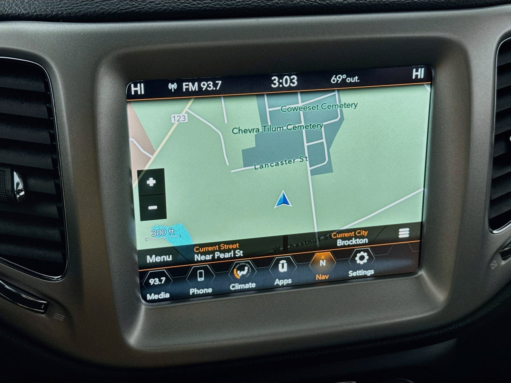 Used 2021 Jeep Compass Latitude AWD/4WD image 2