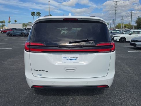 Used 2021 Chrysler Pacifica Touring w/ S Appearance Package image 4