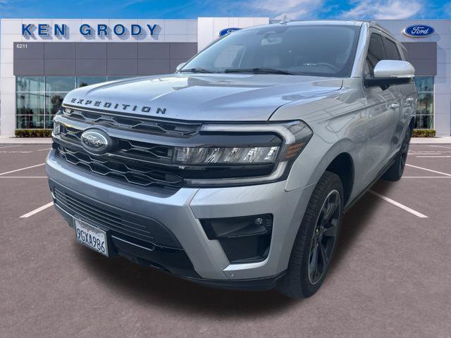 Used 2023 Ford Expedition Limited AWD/4WD image 5