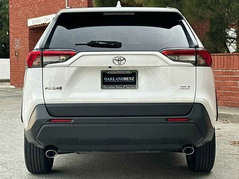Used 2022 Toyota RAV4 XLE image 5