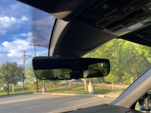 Certified 2024 Volkswagen Tiguan SE R-Line w/ MDO Package, Three-Row image 24