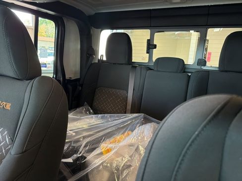 New 2025 Jeep Gladiator Mojave w/ Safety Group image 15