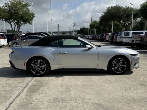 Used 2025 Ford Mustang Premium image 3