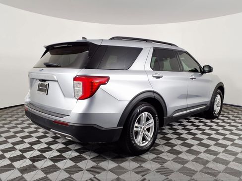 Used 2022 Ford Explorer XLT w/ Equipment Group 202A RWD image 4