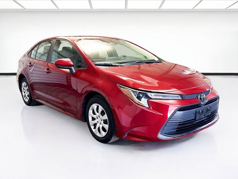 Used 2024 Toyota Corolla LE image 3