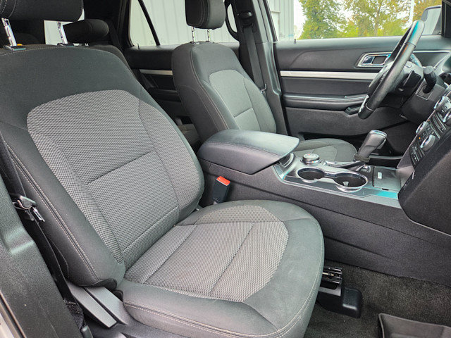 Used 2017 Ford Explorer XLT AWD/4WD image 9