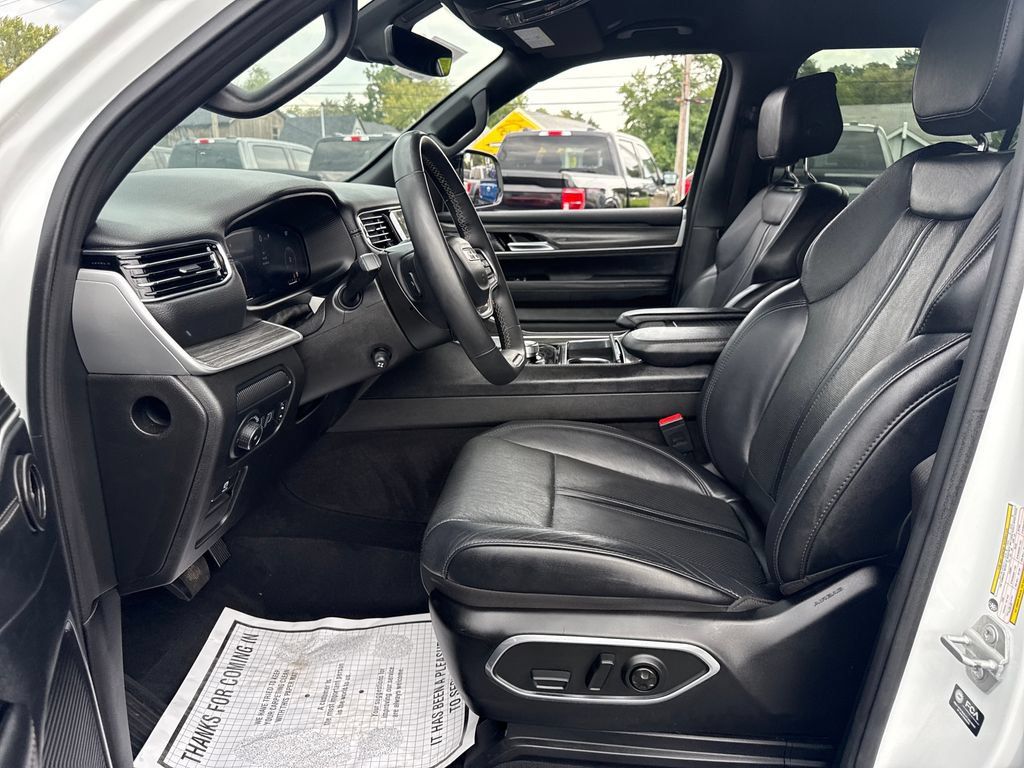 Used 2024 Jeep Wagoneer L Series II w/ Flexible Seating Group AWD/4WD image 19