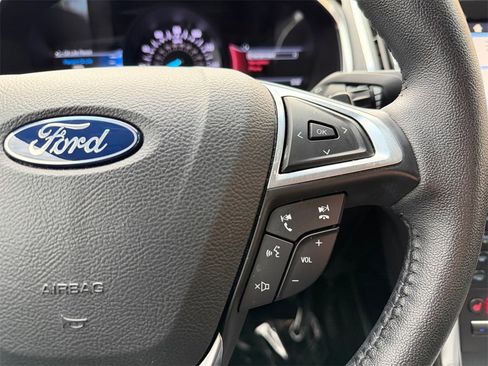 Used 2019 Ford Edge Titanium image 24