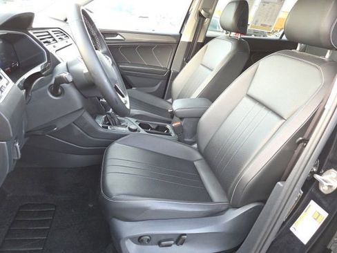 Used 2024 Volkswagen Tiguan SE w/ Panoramic Sunroof Package image 10