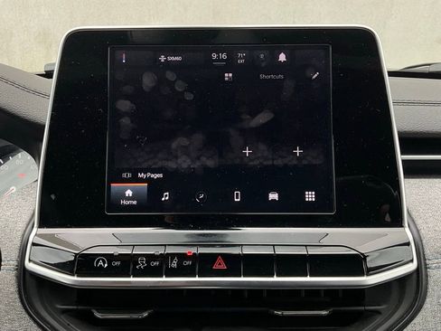 Used 2025 Jeep Compass Latitude image 29