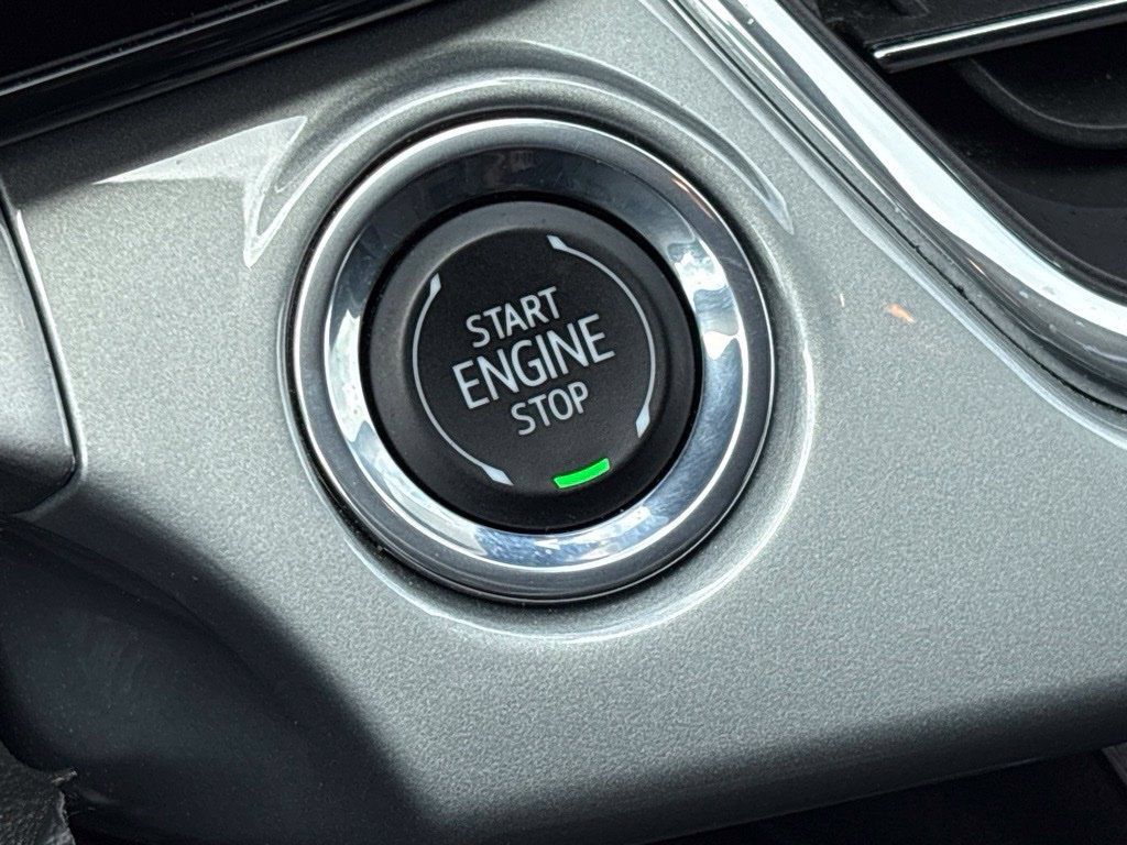 Used 2025 Chevrolet Trax LT FWD image 21