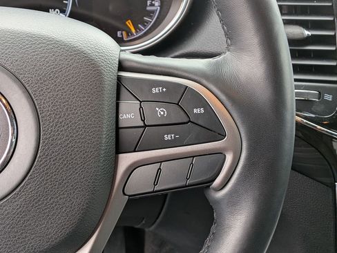 Used 2022 Jeep Grand Cherokee Laredo X image 21