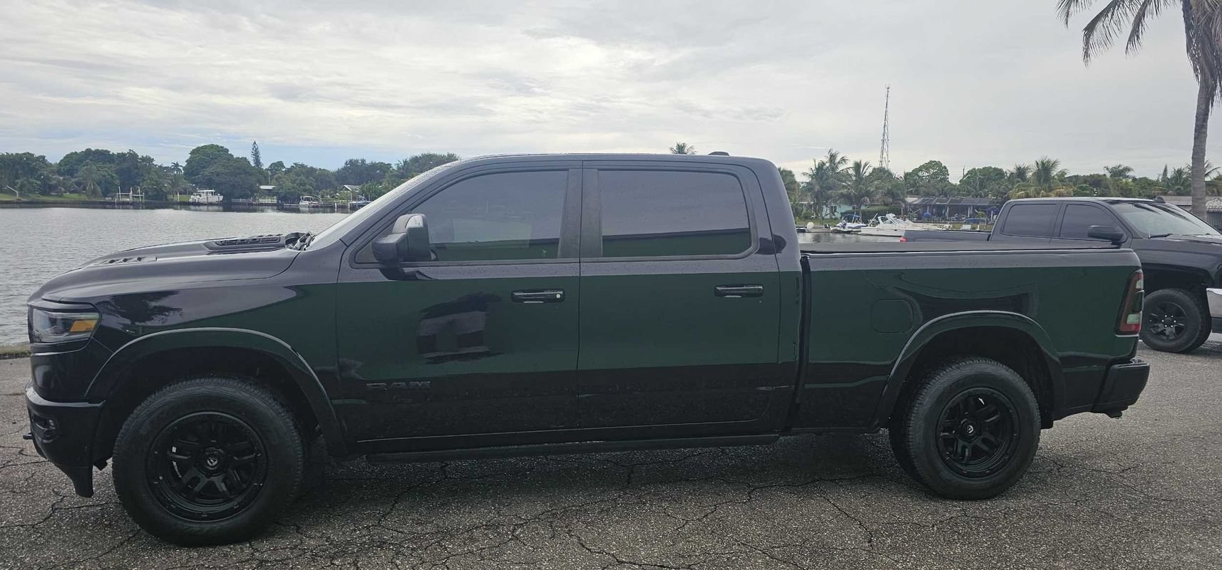 Used 2020 RAM 1500 Limited w/ Black Appearance Package AWD/4WD image 1