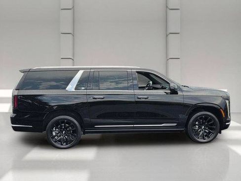 Certified 2025 Cadillac Escalade ESV Premium Luxury AWD/4WD image 6