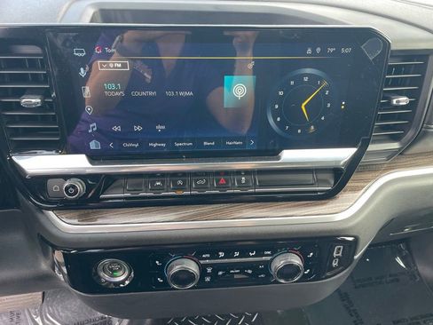 Used 2022 Chevrolet Silverado 1500 LT AWD/4WD image 23