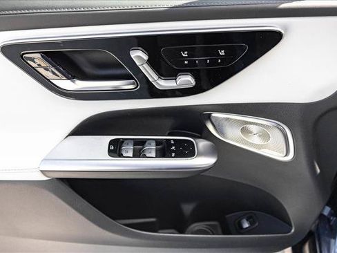 New 2026 Mercedes-Benz GLC 300 4MATIC image 11