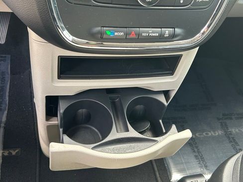 Used 2013 Chrysler Town & Country Touring image 21