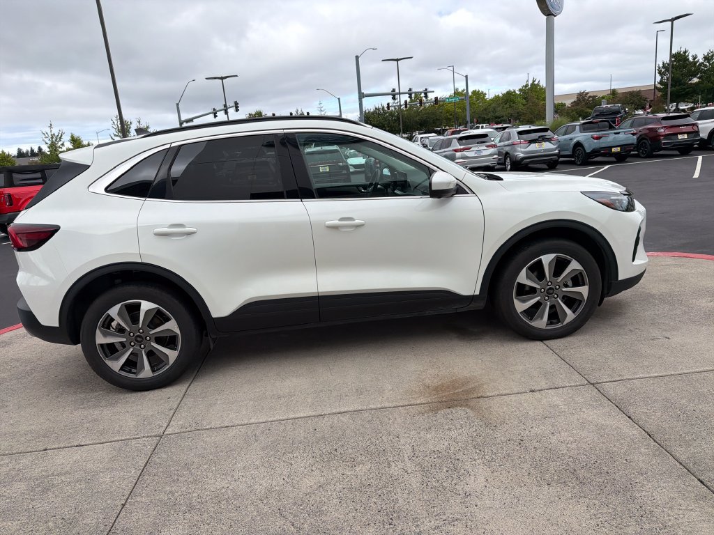 Used 2024 Ford Escape Platinum AWD/4WD image 5