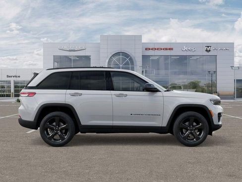 New 2025 Jeep Grand Cherokee Altitude image 21